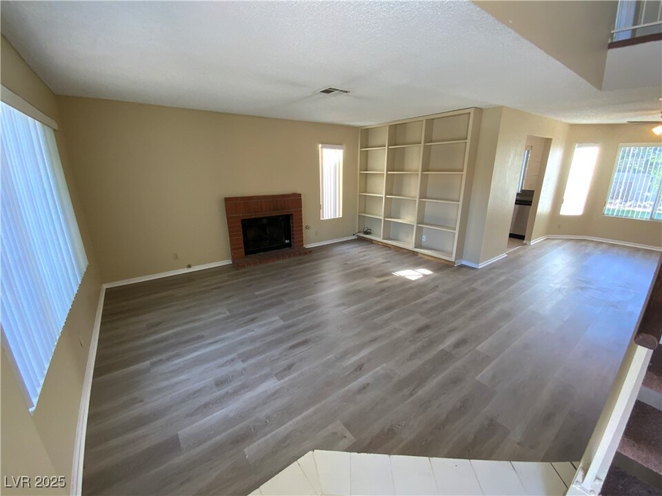 8657 Caribbean Ct in Las Vegas, NV - Building Photo