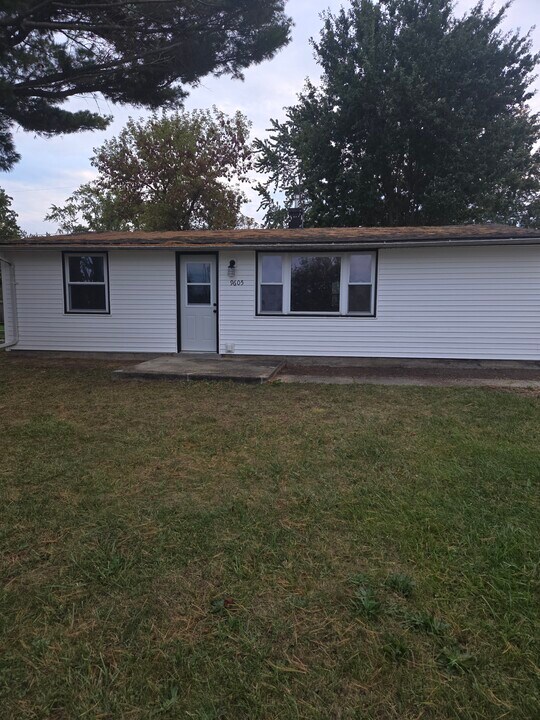 9605 Riverview Ln in Caledonia, WI - Building Photo