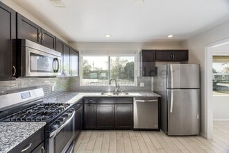 10021 Los Arboles Ave NE in Albuquerque, NM - Building Photo - Building Photo