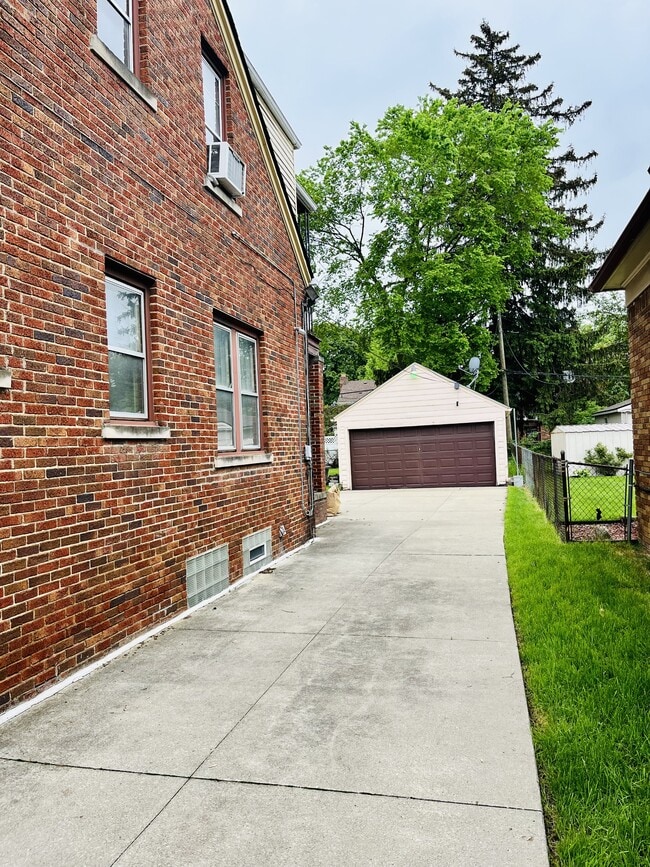 14347 Asbury Park in Detroit, MI - Building Photo - Building Photo