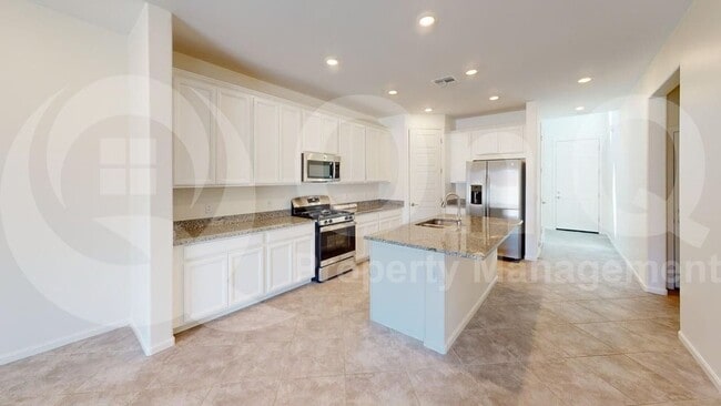 8021 S Silver Lillie Way in Tucson, AZ - Building Photo - Building Photo