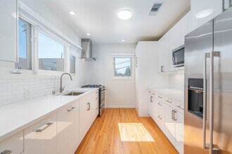 8247 W 4th St in Los Angeles, CA - Building Photo - Building Photo