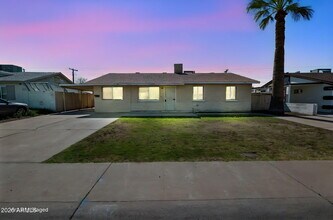 8137 W Trafalgar Ave in Phoenix, AZ - Building Photo - Building Photo