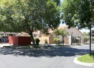 Heritage Park - Seniors Only 62+ in Hanford, CA - Building Photo - Building Photo