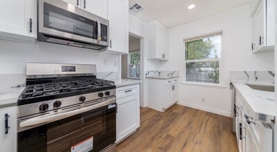 5816 Kester Ave in Van Nuys, CA - Building Photo - Building Photo