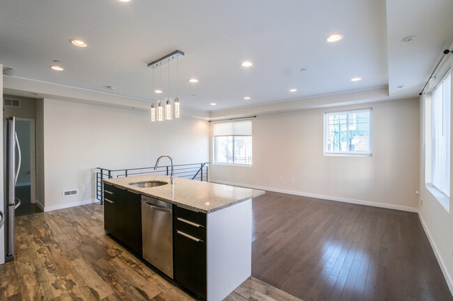 1827 S 20th St, Unit R1 in Philadelphia, PA - Foto de edificio - Building Photo