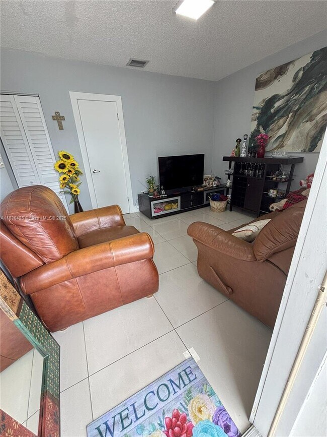 1911 NW 30th St in Miami, FL - Building Photo - Building Photo