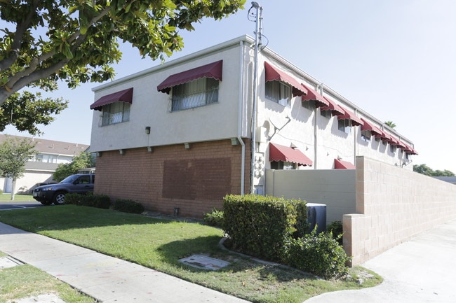 1120-1130 N West St in Anaheim, CA - Building Photo - Building Photo