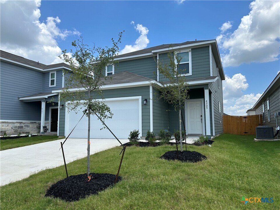 4305 Danforth St in New Braunfels, TX - Building Photo