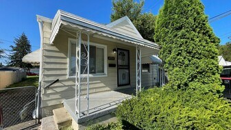 14469 Hendricks Ave in Warren, MI - Building Photo
