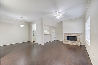 726 Bering Dr in Houston, TX - Building Photo - Building Photo