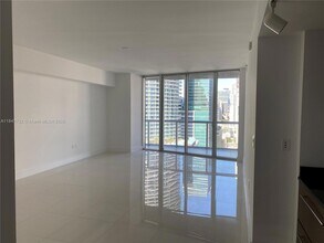 475 Brickell Ave, Unit 2410 in Miami, FL - Building Photo - Building Photo