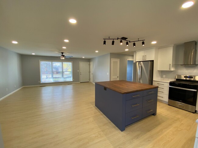 property at 1218 N Lewis Ave