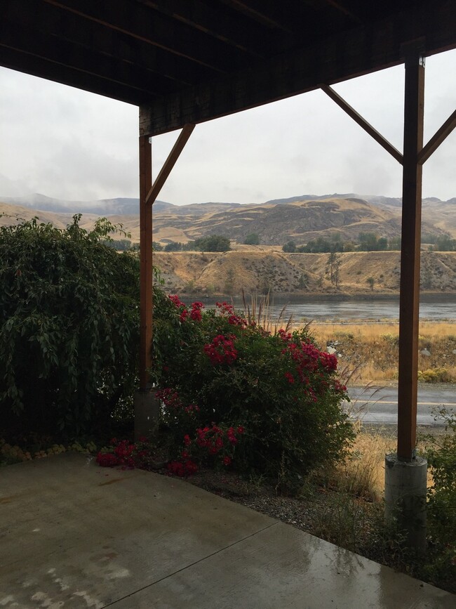 45 Riverview Dr in Coulee Dam, WA - Building Photo - Building Photo