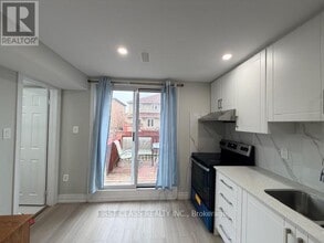 5323 Red Brush Dr in Mississauga, ON - Building Photo - Building Photo