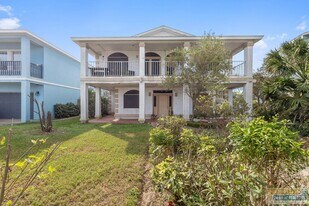 813 N Shore Dr in Port Isabel, TX - Building Photo