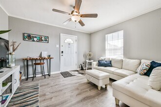 2727 Avenue K in Galveston, TX - Foto de edificio - Building Photo