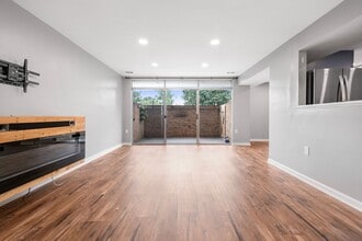18714 Walkers Choice Rd in Montgomery Village, MD - Building Photo - Building Photo