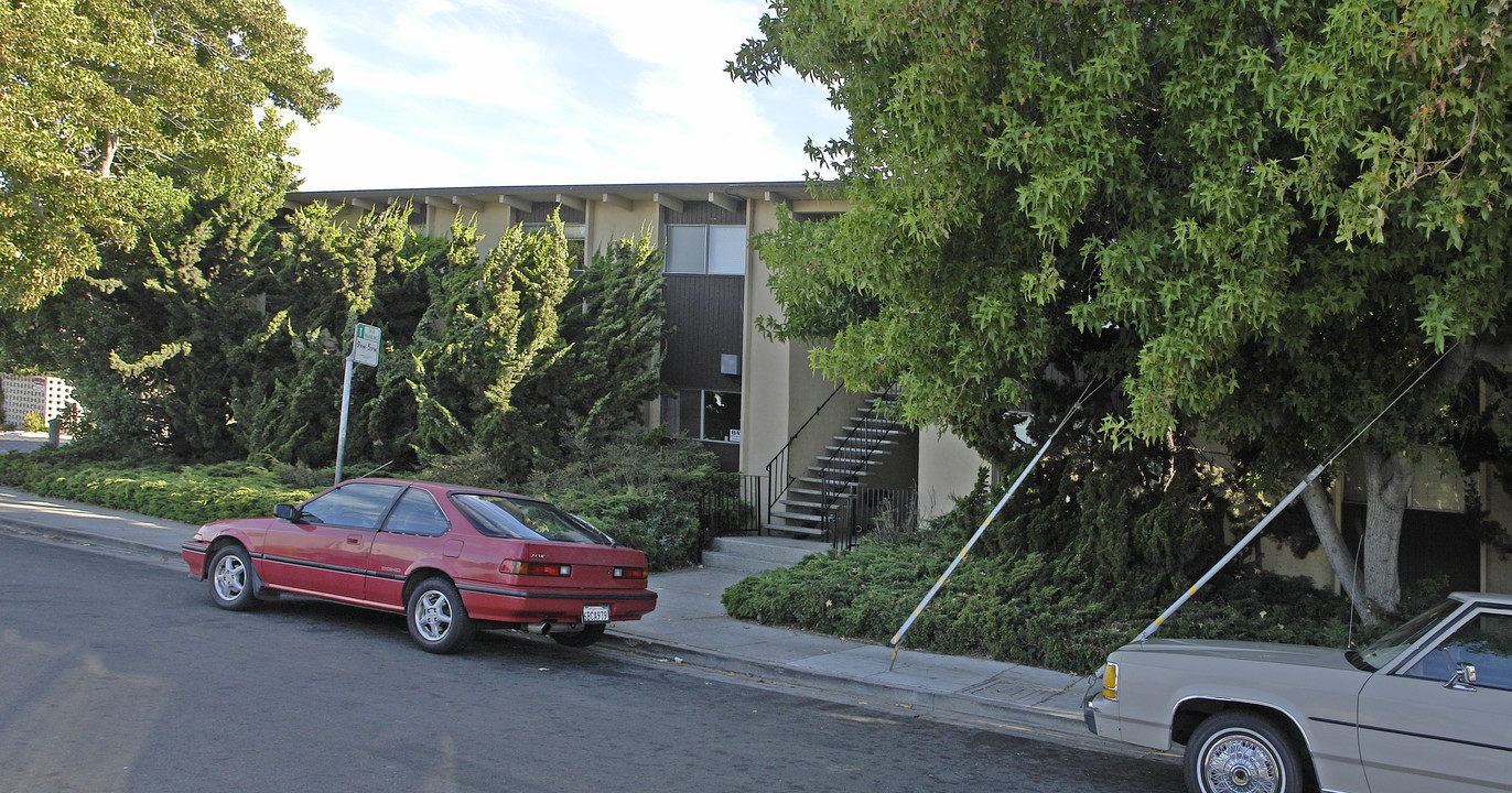 2395 Standard Ave in San Pablo, CA - Building Photo