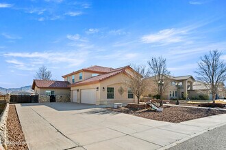 6032 Valle Espanola Ln in El Paso, TX - Building Photo - Building Photo