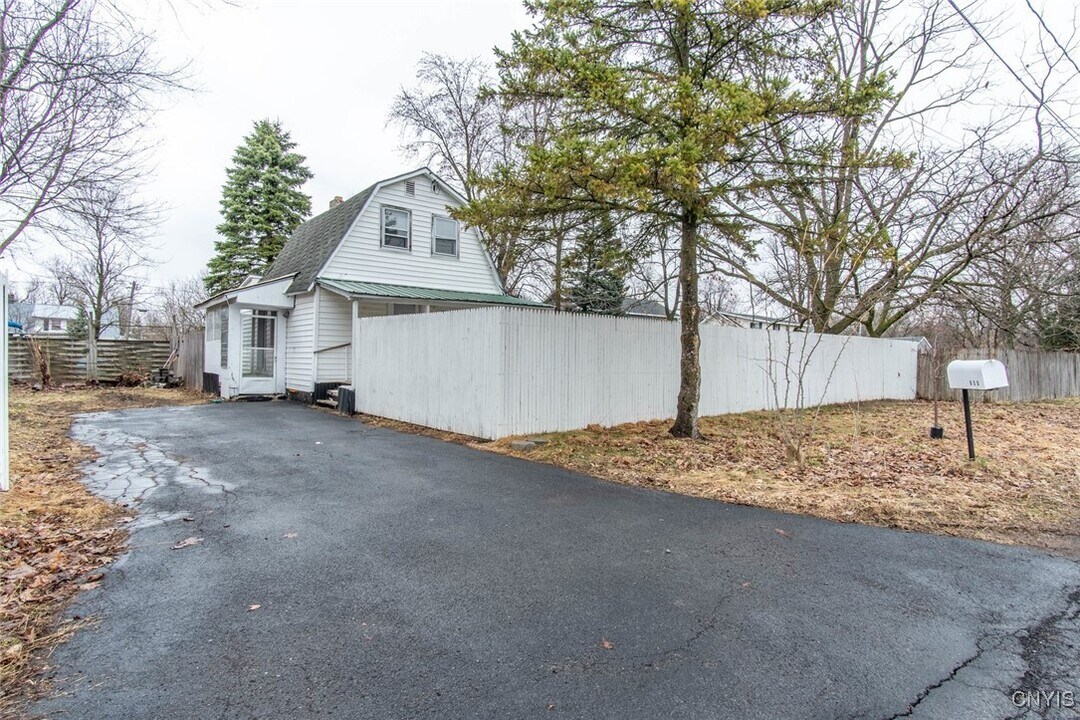 630 Meriline Ave in Watertown, NY - Building Photo