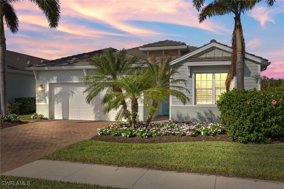 14651 Topsail Dr in Naples, FL - Building Photo