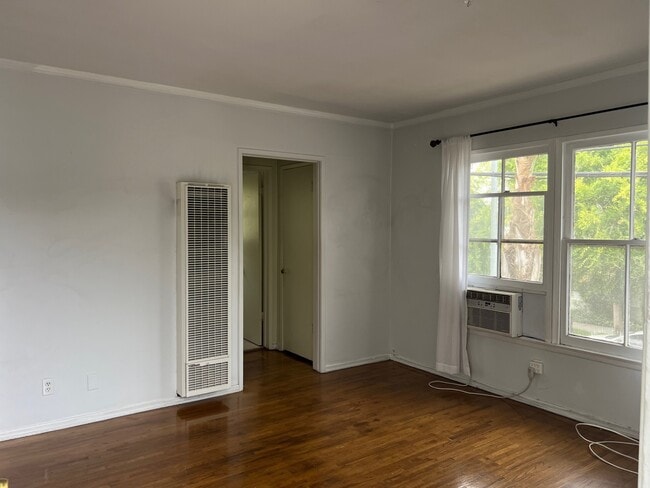 883 N Hoover St, Unit 883