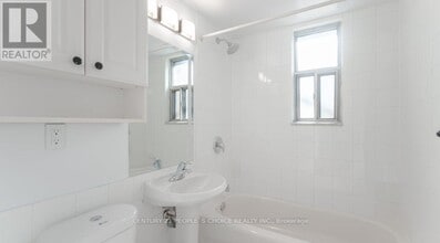 869 Avenue Rd in Toronto, ON - Building Photo - Building Photo