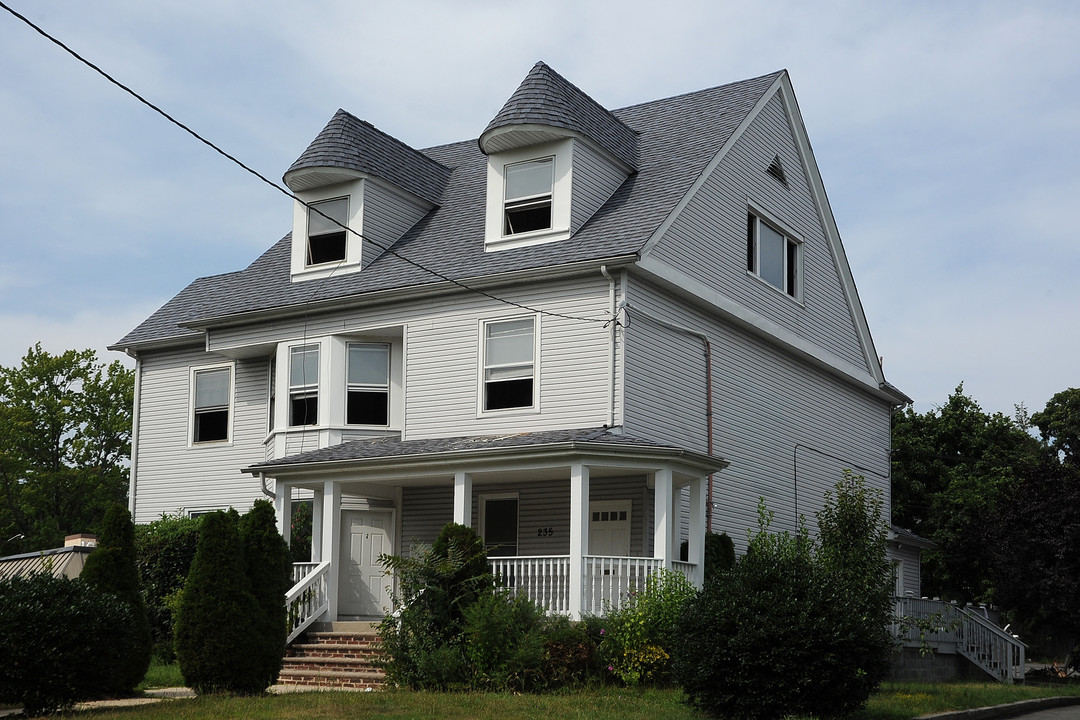 235 Claremont Ave in Montclair, NJ - Building Photo