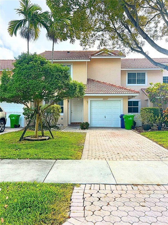 8422 NW 40th Ct in Sunrise, FL - Building Photo