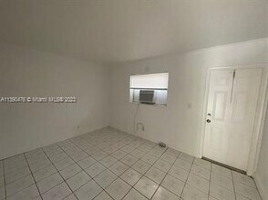 1341 NE 5th Terrace-Unit -2 in Fort Lauderdale, FL - Building Photo - Building Photo