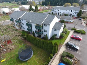 Cascade Village Apartments in Estacada, OR - Building Photo - Building Photo