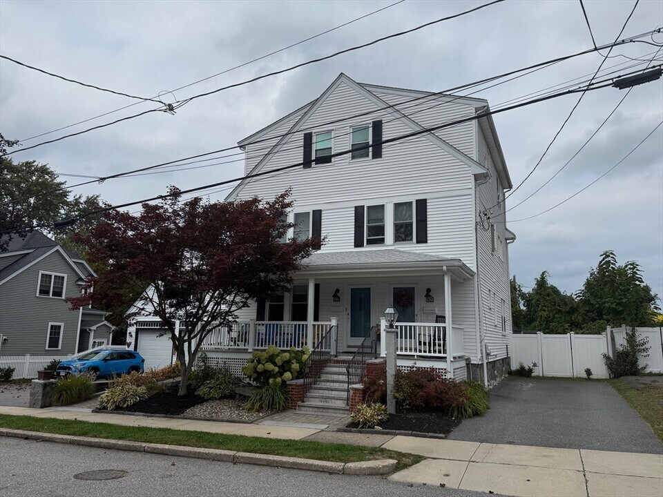 69 Irving St in Winchester, MA - Building Photo