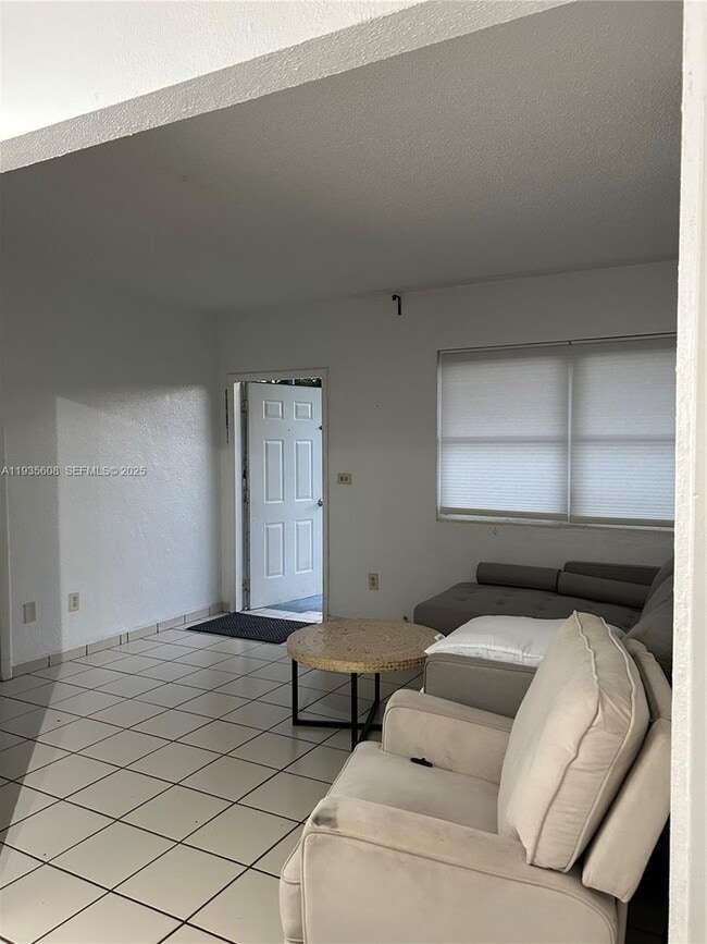 1239 Marseille Dr in Miami Beach, FL - Building Photo - Building Photo