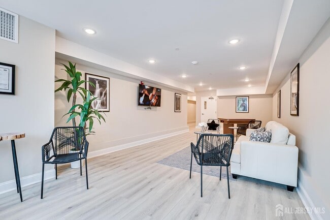 21 Station Pl in Metuchen, NJ - Building Photo - Building Photo