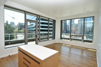 1808 Minor Ave, Unit #700 - Exceptional in Seattle, WA - Building Photo - Building Photo