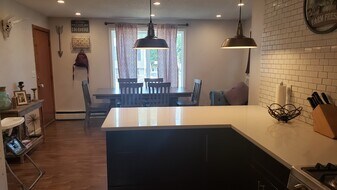 126 Prentice Ave, Unit Floor in Pawtucket, RI - Building Photo