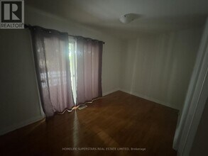 215 Archdekin Dr in Brampton, ON - Building Photo - Building Photo