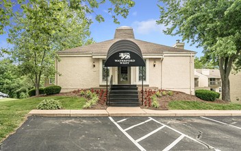 Waterford West in Ballwin, MO - Foto de edificio - Building Photo