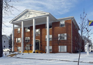 Hardin Manor Apartments in Findlay, OH - Foto de edificio - Building Photo