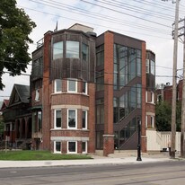 976 College St in Toronto, ON - Building Photo