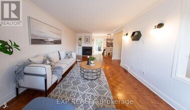 2772 Springland Dr in Ottawa, ON - Building Photo - Building Photo