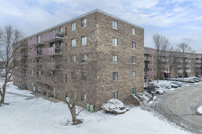 Country Lane Park Condominiums