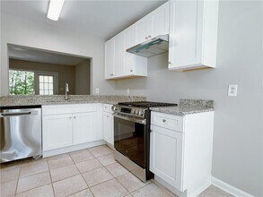 1550 Oakpoint Dr SW in Marietta, GA - Building Photo - Building Photo