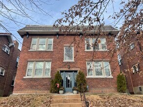 5331 Bancroft Ave, Unit 1W in St. Louis, MO - Foto de edificio - Building Photo