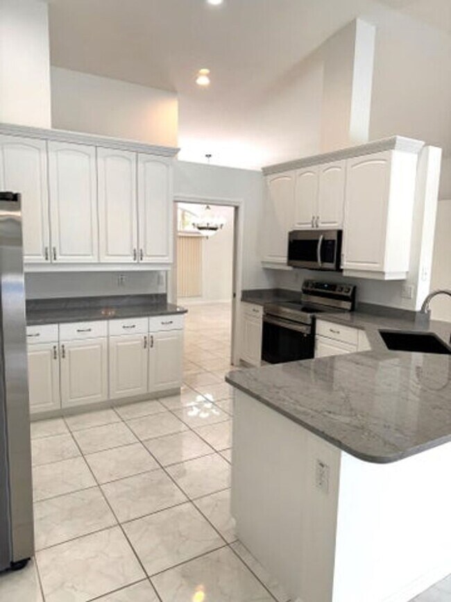 106 Pepper Tree Cres in Royal Palm Beach, FL - Building Photo - Building Photo