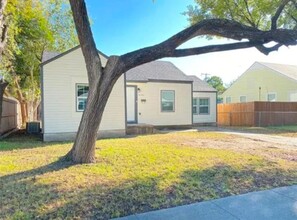 1605 Hickory St in Grand Prairie, TX - Foto de edificio - Building Photo