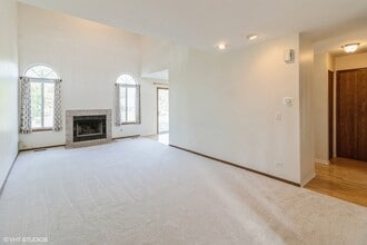 134 Winchester Dr in Streamwood, IL - Building Photo - Building Photo