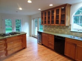 26811 SE Duthie Hill Rd in Issaquah, WA - Building Photo