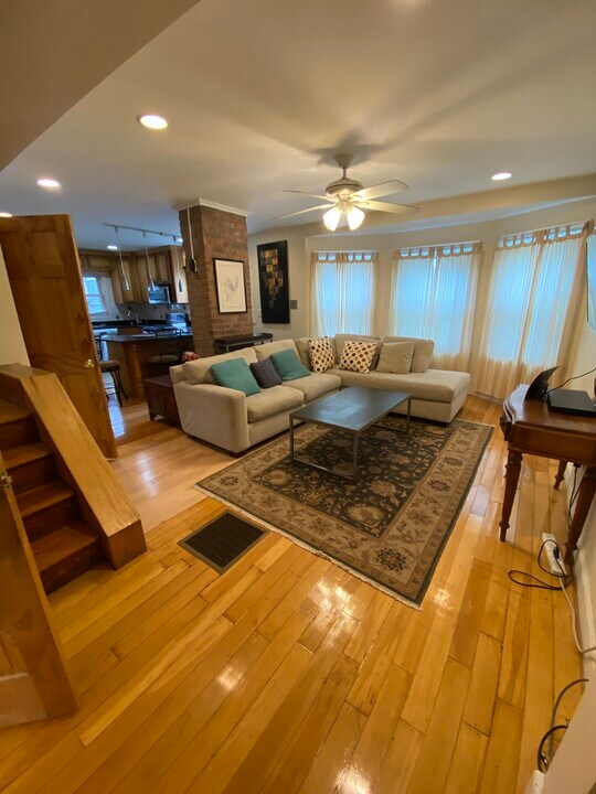 17 Holman St in Boston, MA - Building Photo